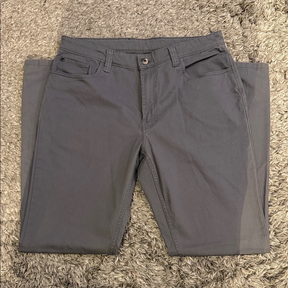 NWOT NEVER WORN Izod Light Gray Men's 5 Pocket Pants
